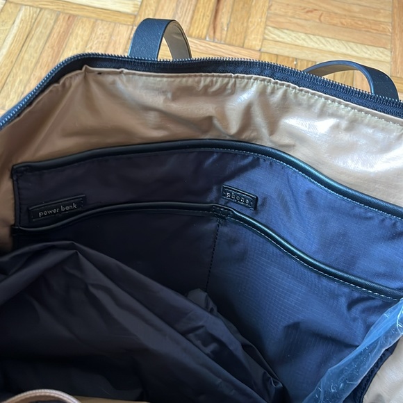 Caraa Studio Tote Nylon in Black 🖤🖤🖤 (sold out black on black) - Picture 5 of 8